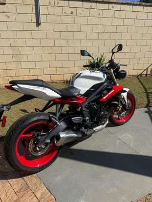 TRIUMPH-STREET TRIPLE 675 ABS TRIUMPH-STREET TRIPLE 675 ABS-2013