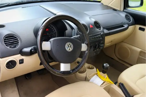 VOLKSWAGEN NEW BEETLE 2.0 MI 8V GASOLINA 2P MANUAL