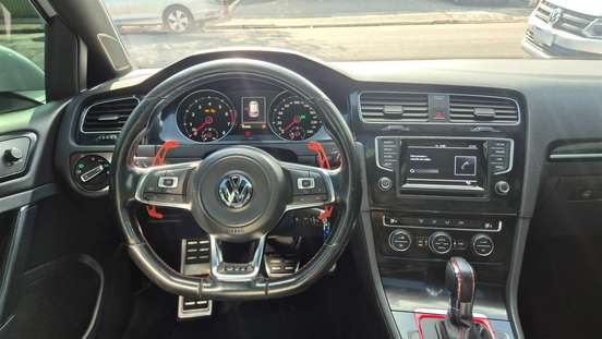 VOLKSWAGEN-GOLF-2015