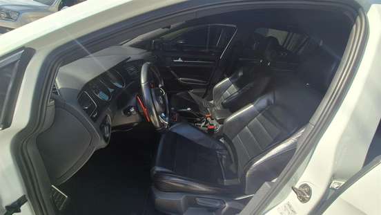 VOLKSWAGEN-GOLF-2015