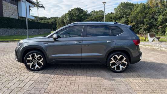 VOLKSWAGEN-TAOS-2022