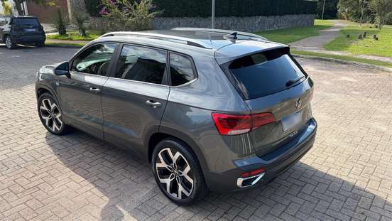 VOLKSWAGEN-TAOS-2022