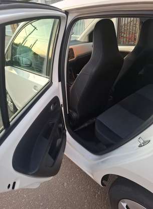 VOLKSWAGEN-UP-2014