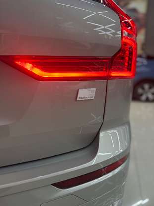 VOLVO-XC60-2023