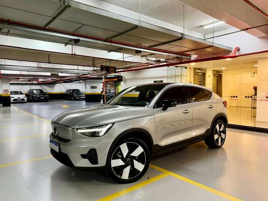 VOLVO-C40-2023