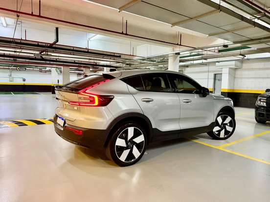 VOLVO-C40-2023