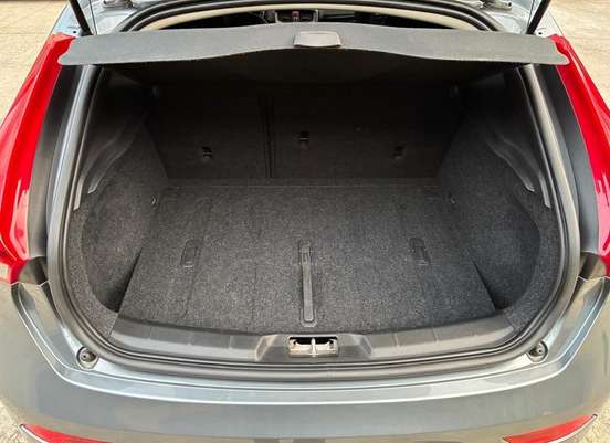 VOLVO-V40-2.0 T4 KINETIC GASOLINA 4P AUTOMÁTICO VOLVO-V40-2019