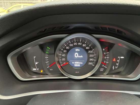 VOLVO-V40-2.0 T4 KINETIC GASOLINA 4P AUTOMÁTICO VOLVO-V40-2019