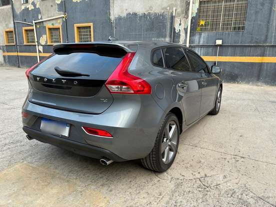 VOLVO-V40-2.0 T4 KINETIC GASOLINA 4P AUTOMÁTICO VOLVO-V40-2019