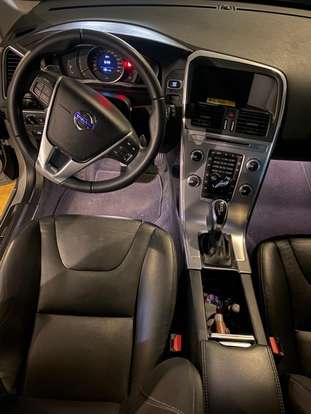 VOLVO-XC60-2016
