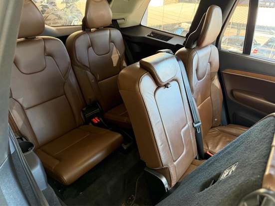 VOLVO-XC90-2019