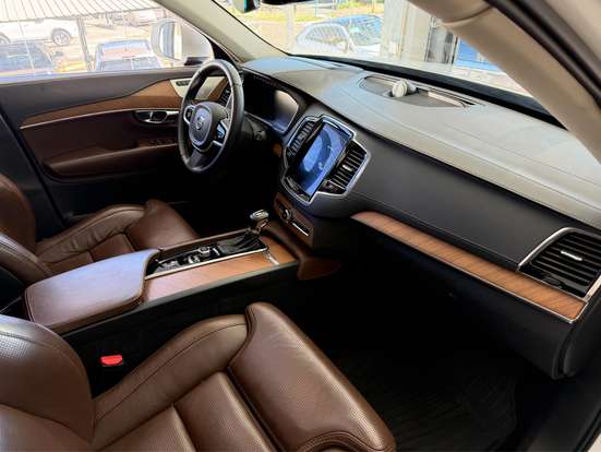 VOLVO-XC90-2019