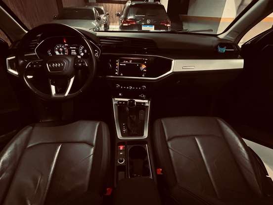 AUDI-Q3-2021