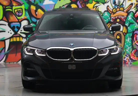 BMW-330e-2022