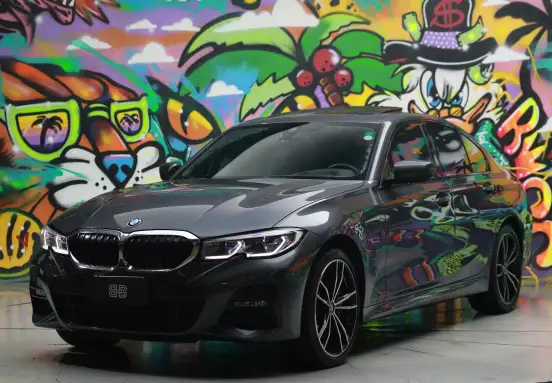 BMW-330e-2022