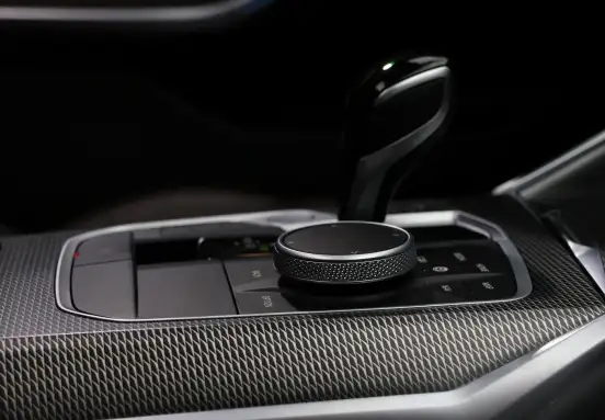 BMW-330e-2022