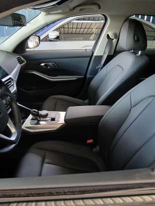 BMW-320i-2021