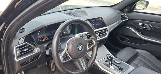 BMW-320i-2019