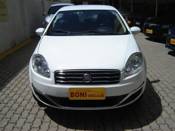 FIAT LINEA 1.8 ESSENCE 16V FLEX 4P MANUAL FIAT LINEA 1.8 ESSENCE 16V FLEX 4P MANUAL