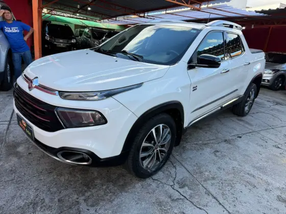 FIAT TORO 2.0 16V TURBO DIESEL VOLCANO 4WD AT9 FIAT TORO 2.0 16V TURBO DIESEL VOLCANO 4WD AT9