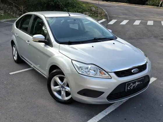 FORD FOCUS 1.6 GL 16V FLEX 4P MANUAL FORD FOCUS 1.6 GL 16V FLEX 4P MANUAL