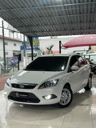 FORD FOCUS 1.6 GLX 8V FLEX 4P MANUAL FORD FOCUS 1.6 GLX 8V FLEX 4P MANUAL