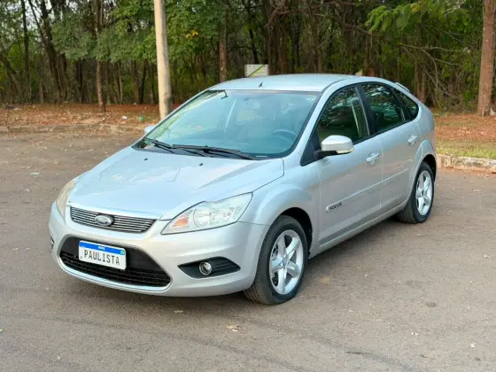 FORD FOCUS 1.6 GLX 8V FLEX 4P MANUAL FORD FOCUS 1.6 GLX 8V FLEX 4P MANUAL