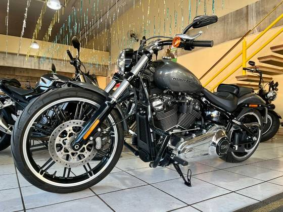 HARLEY-DAVIDSON SOFTAIL BREAKOUT 
