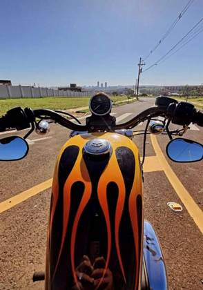 HARLEY-DAVIDSON SPORTSTER XL 883 R 
