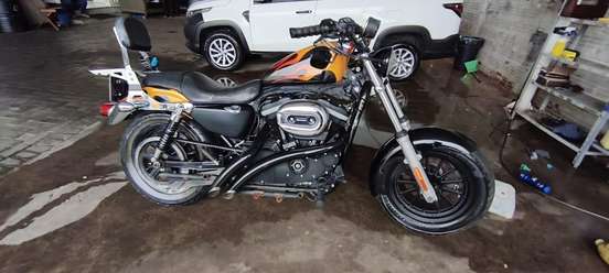HARLEY-DAVIDSON-SPORTSTER XL 883 R-2009