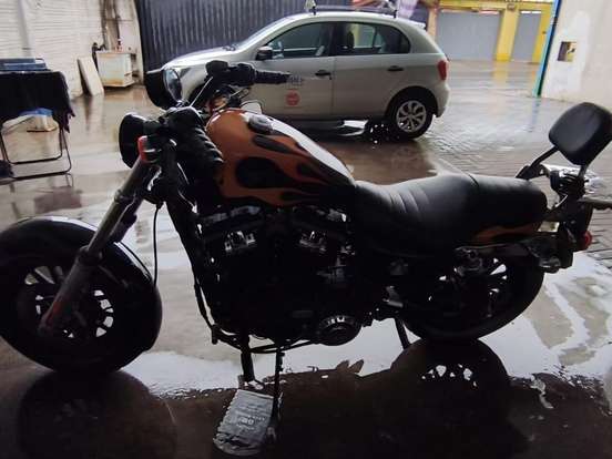 HARLEY-DAVIDSON-SPORTSTER XL 883 R HARLEY-DAVIDSON-SPORTSTER XL 883 R-2009