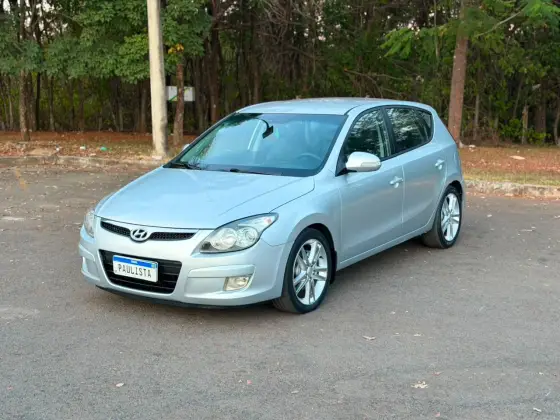 HYUNDAI I30 2.0 MPFI GLS 16V GASOLINA 4P AUTOMÁTICO HYUNDAI I30 2.0 MPFI GLS 16V GASOLINA 4P AUTOMÁTICO