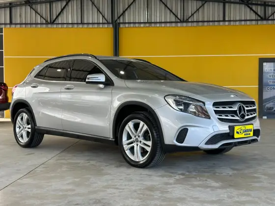 MERCEDES-BENZ GLA 200 1.6 CGI FLEX STYLE 7G-DCT MERCEDES-BENZ GLA 200 1.6 CGI FLEX STYLE 7G-DCT