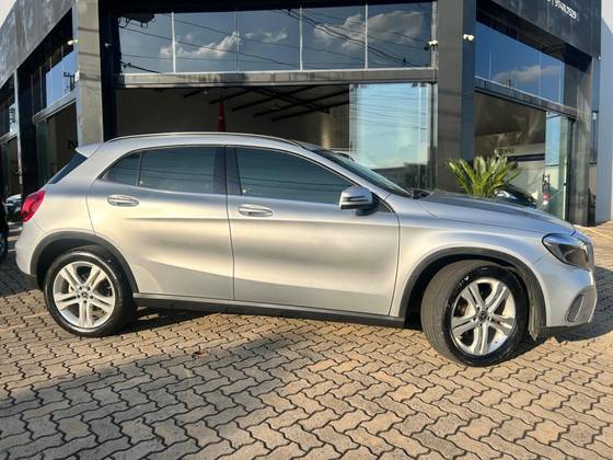 MERCEDES-BENZ GLA 200 1.6 CGI FLEX STYLE 7G-DCT