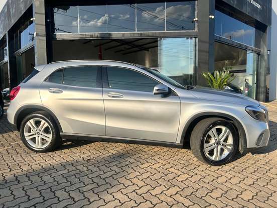 MERCEDES-BENZ-GLA 200-2018