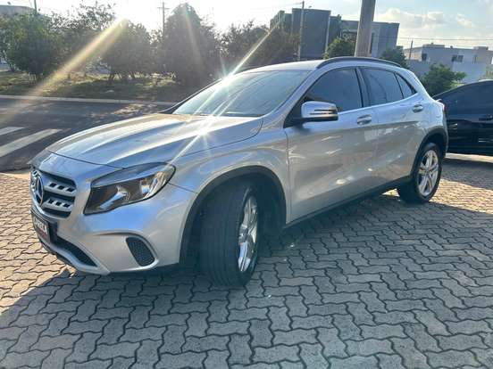 MERCEDES-BENZ-GLA 200-2018