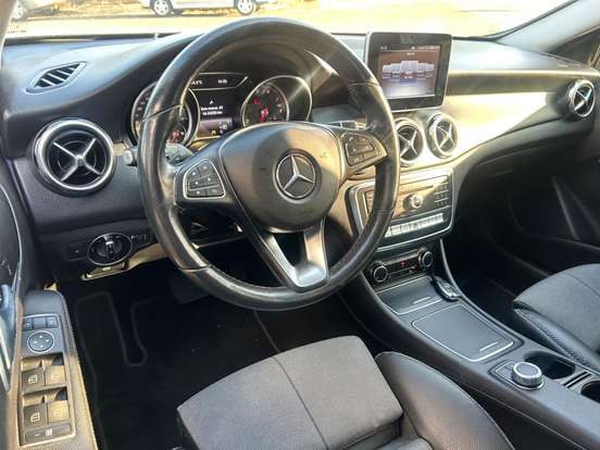 MERCEDES-BENZ-GLA 200-2018