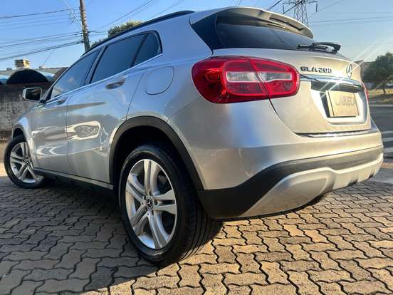 MERCEDES-BENZ-GLA 200-2018