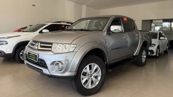 MITSUBISHI L200 TRITON 2.4 HLS CHROME 4X2 CD 16V FLEX 4P MANUAL MITSUBISHI L200 TRITON 2.4 HLS CHROME 4X2 CD 16V FLEX 4P MANUAL