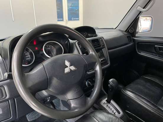 MITSUBISHI-PAJERO TR4-2.0 4X2 16V 140CV FLEX 4P AUTOMÁTICO MITSUBISHI-PAJERO TR4-2012
