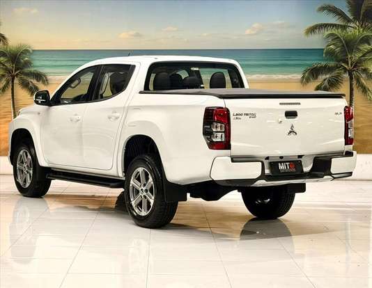 MITSUBISHI-TRITON-2024
