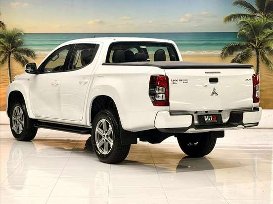 MITSUBISHI-TRITON-2.4 BITURBO DIESEL CD GLS 4X4 AUTOMÁTICO MITSUBISHI-TRITON-2024