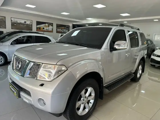 NISSAN PATHFINDER 2.5 LE 4X4 TURBO INTERCOOLER DIESEL 4P AUTOMÁTICO