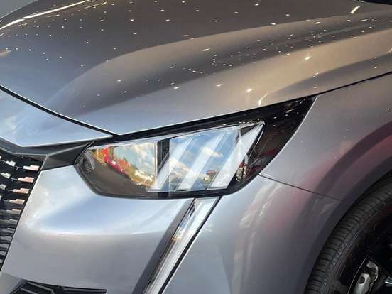 PEUGEOT-208-2022