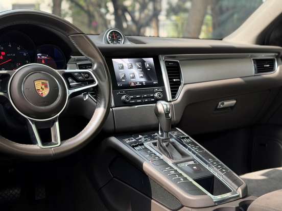 PORSCHE-MACAN-2016