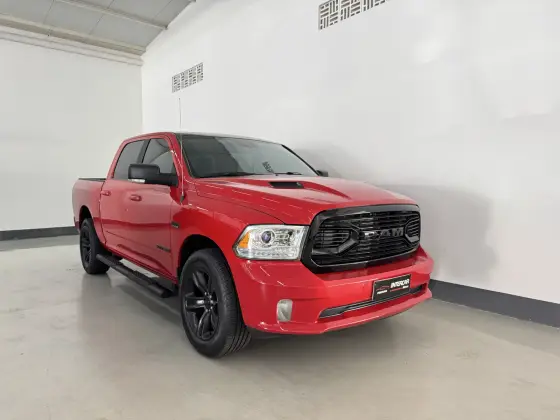 RAM CLASSIC 5.7 V8 GASOLINA LARAMIE CD 4X4 AUTOMÁTICO