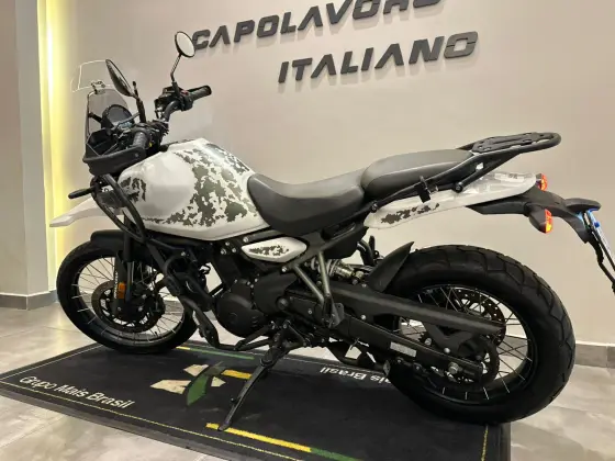 ROYAL ENFIELD HIMALAYAN 450 KAMET WHITE 