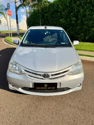 TOYOTA ETIOS 1.3 XS 16V FLEX 4P MANUAL TOYOTA ETIOS 1.3 XS 16V FLEX 4P MANUAL
