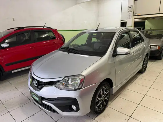 TOYOTA ETIOS 1.5 PLATINUM SEDAN 16V FLEX 4P AUTOMÁTICO