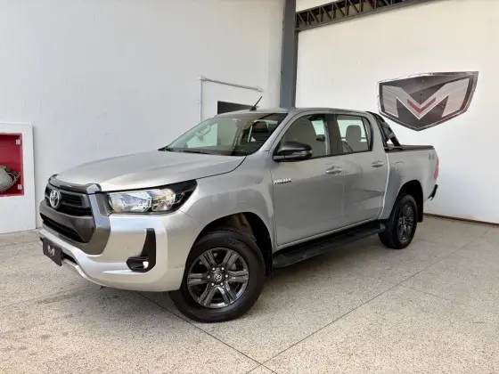 TOYOTA HILUX 2.8 D-4D TURBO DIESEL CD SR 4X4 AUTOMÁTICO